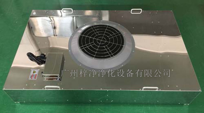不銹鋼FFU廣泛應(yīng)用于電子、醫(yī)藥、生物工程、食品、化妝品等行業(yè)，如半導(dǎo)體生產(chǎn)線、藥品生產(chǎn)車間、實驗室、手術(shù)室等，為各類潔凈室提供穩(wěn)定的空氣潔凈度保障。